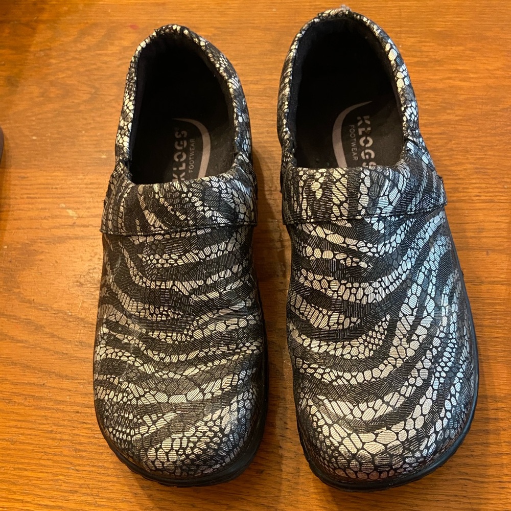 Klogs Mettalic Zebra Mission 9W